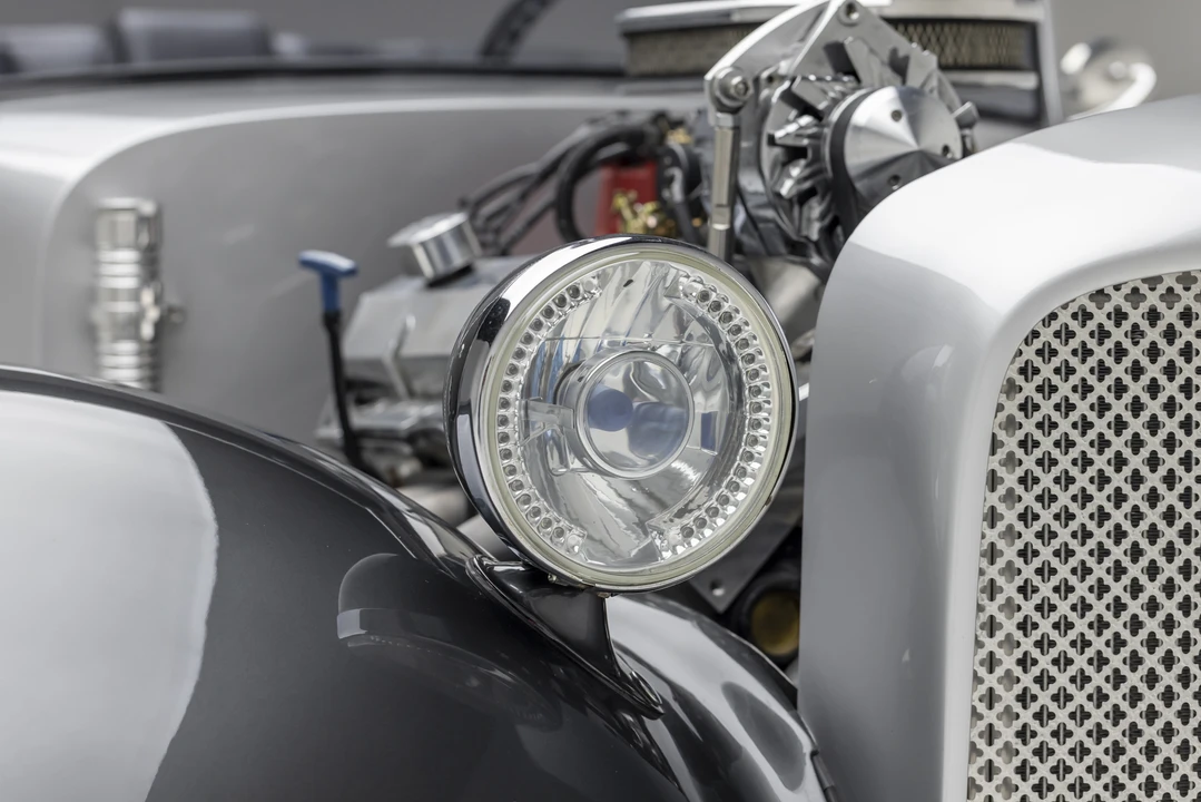 Stutz - Image 26 of 31