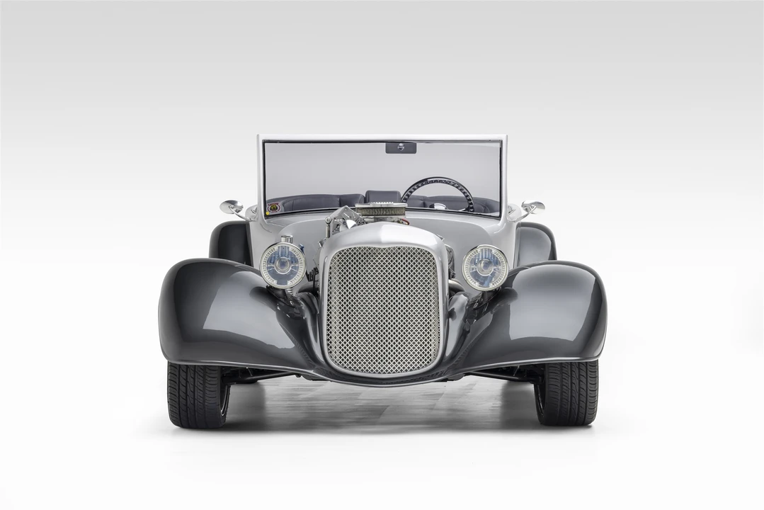 Stutz - Image 9 of 31