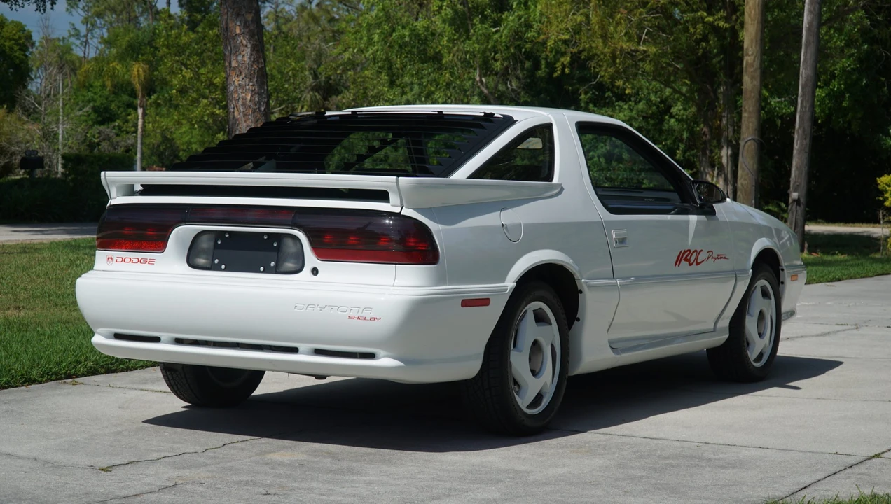 1992 Dodge Daytona - Image 20 of 31