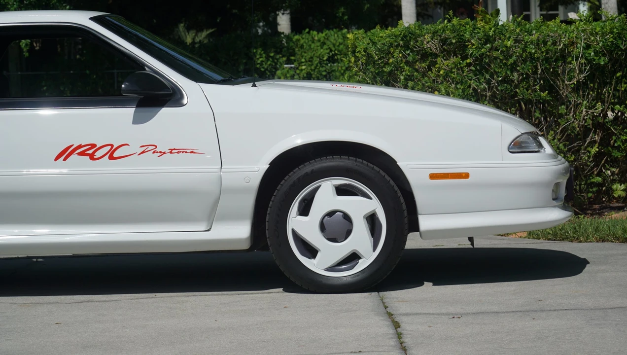 1992 Dodge Daytona - Image 25 of 31