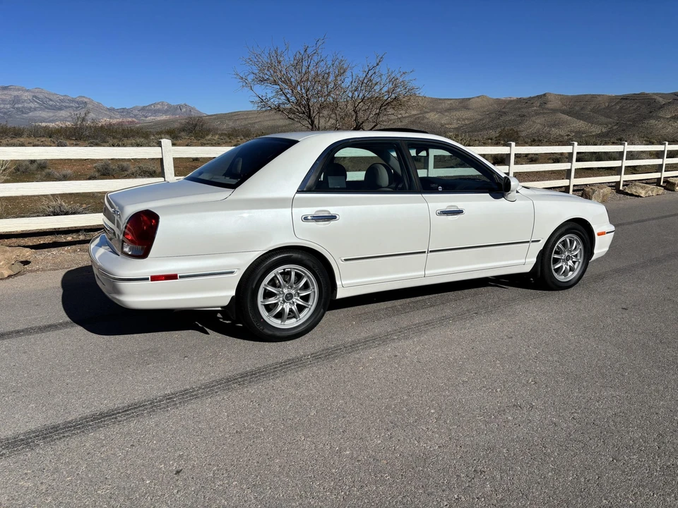 2003 Hyundai - Image 9 of 31