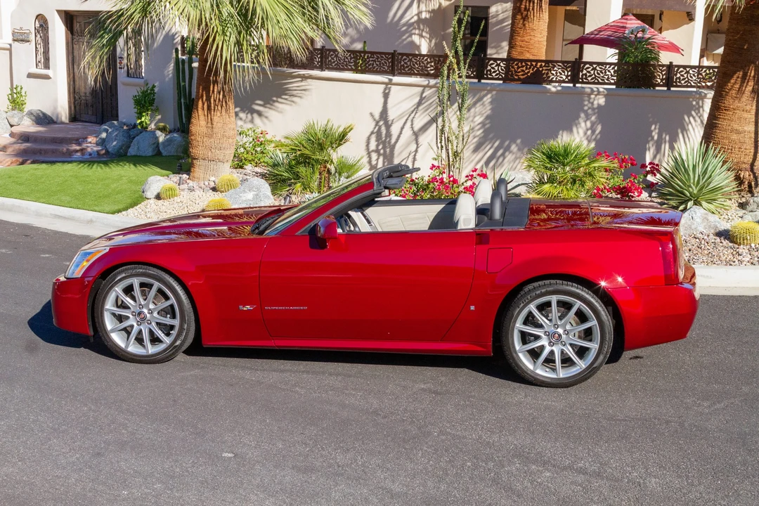 2006 Cadillac XLR-V - Image 2 of 31