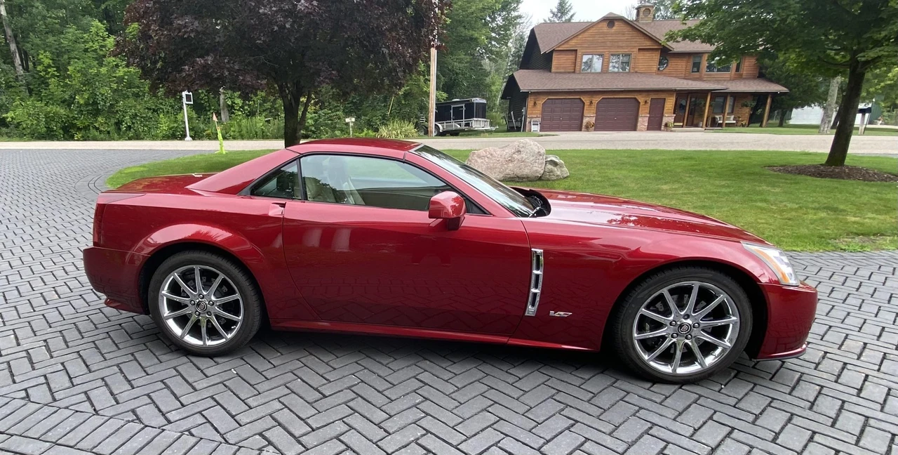 2009 Cadillac XLR-V - Image 8 of 31