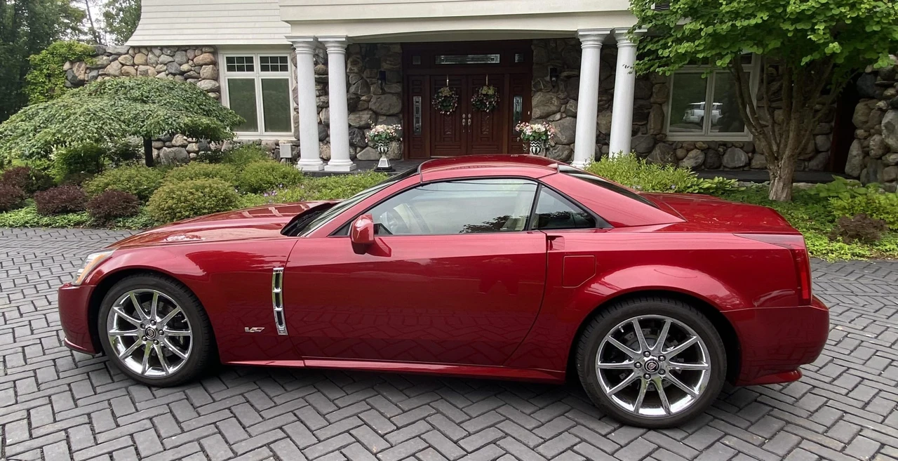 2009 Cadillac XLR-V - Image 11 of 31