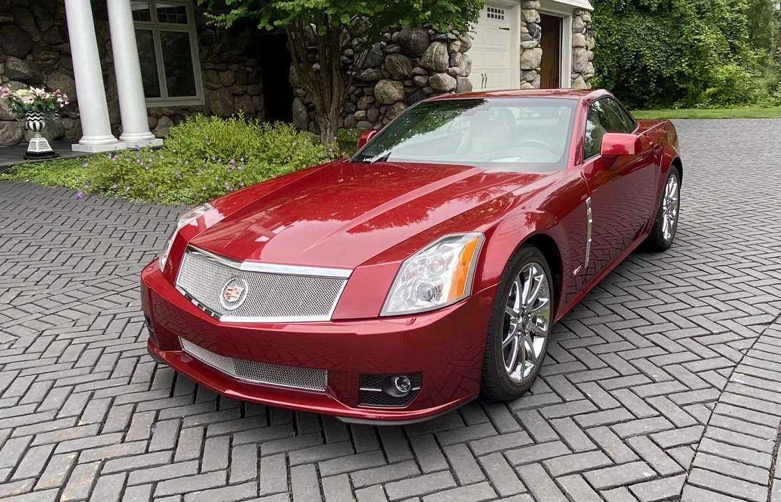 2009 Cadillac XLR-V - Image 2 of 31