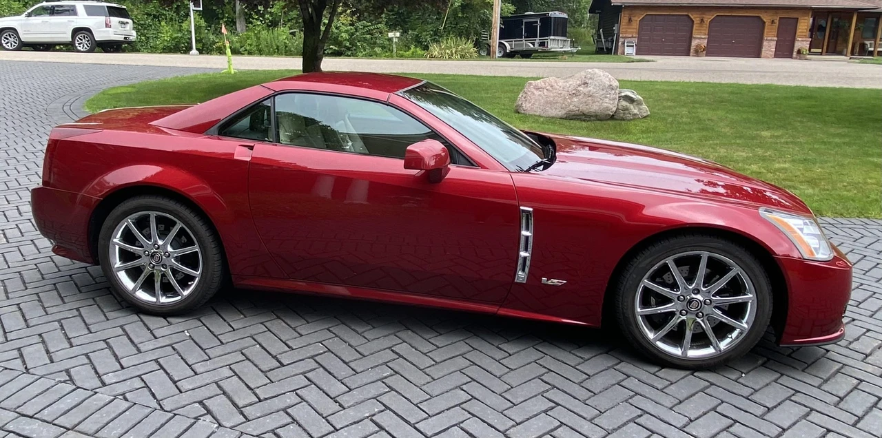 2009 Cadillac XLR-V - Image 7 of 31