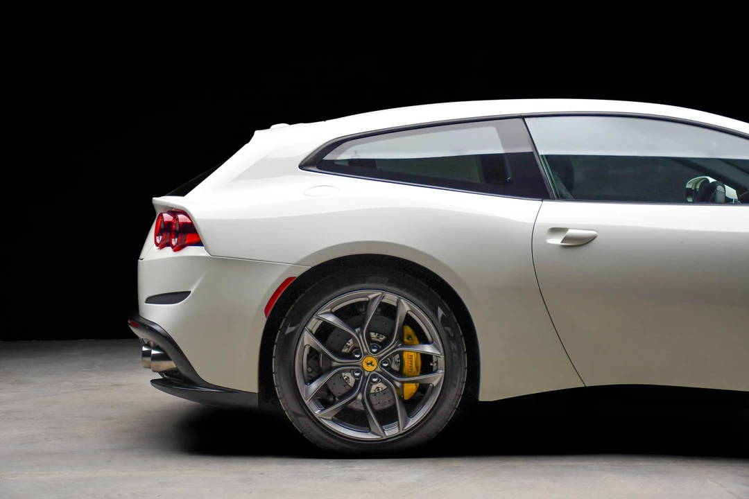 2018 Ferrari GTC4Lusso T - Image 19 of 31