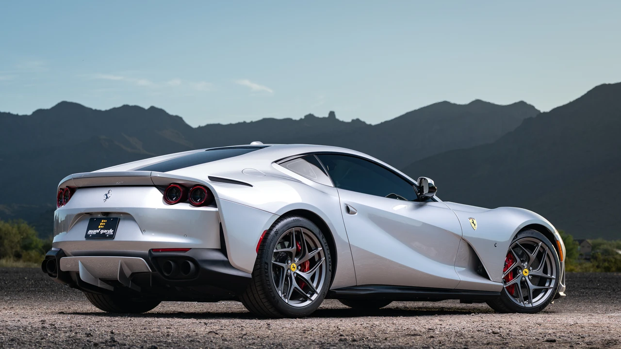 2019 Ferrari 812 Superfast - Image 19 of 31