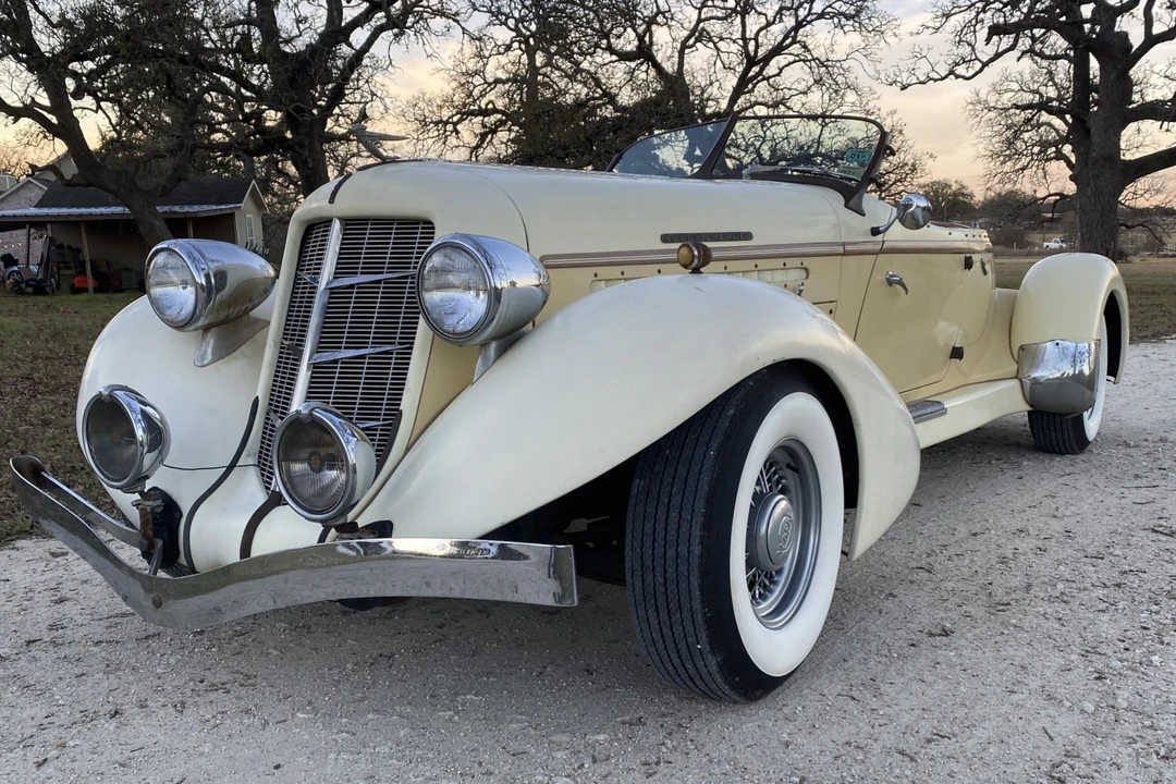 Auburn Speedster - Image 2 of 31