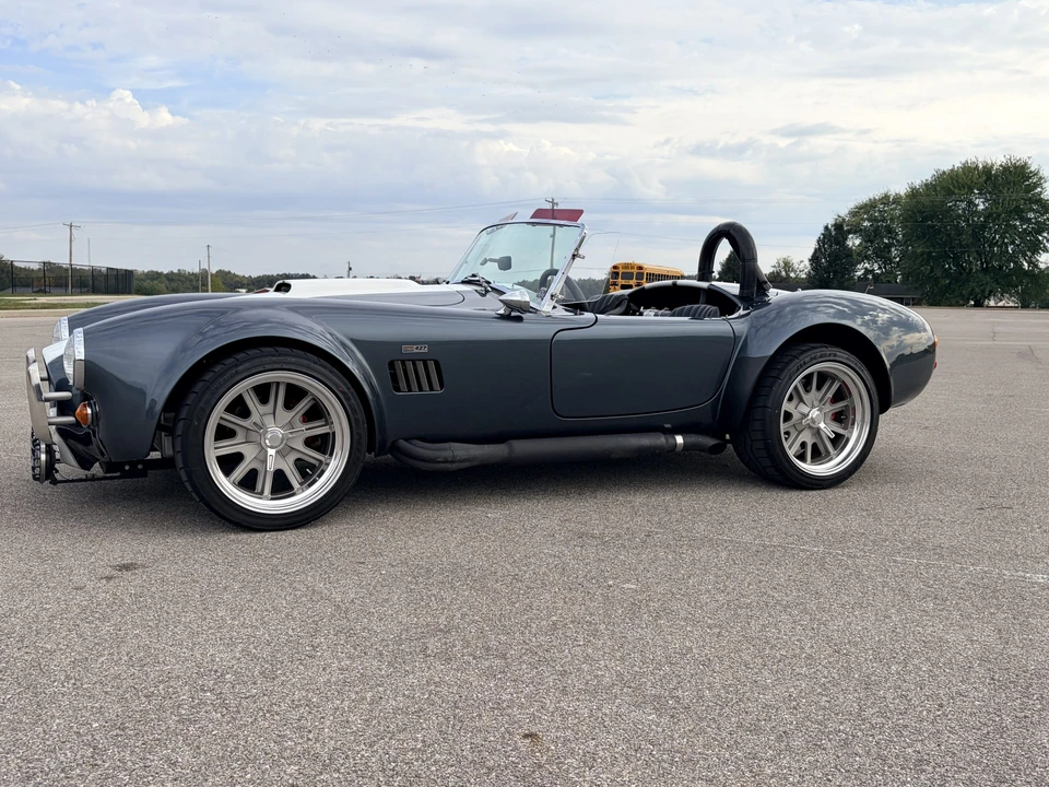 Shelby Cobra Replica - Image 2 of 31