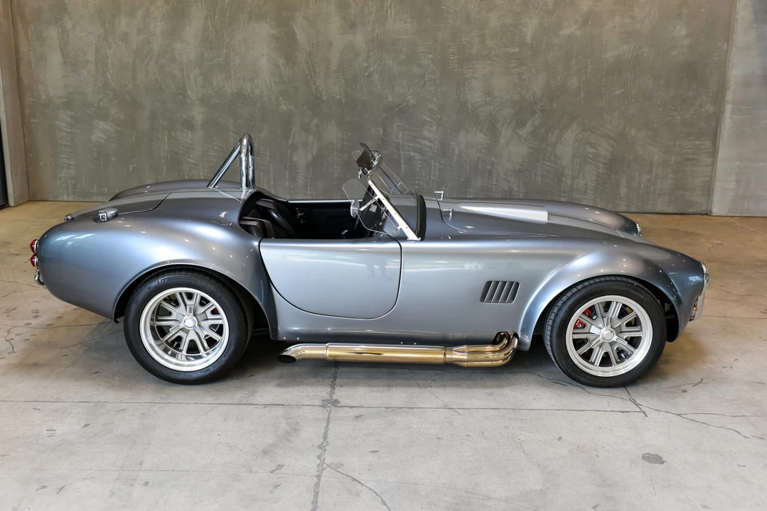 Shelby Cobra Replica - Image 17 of 31