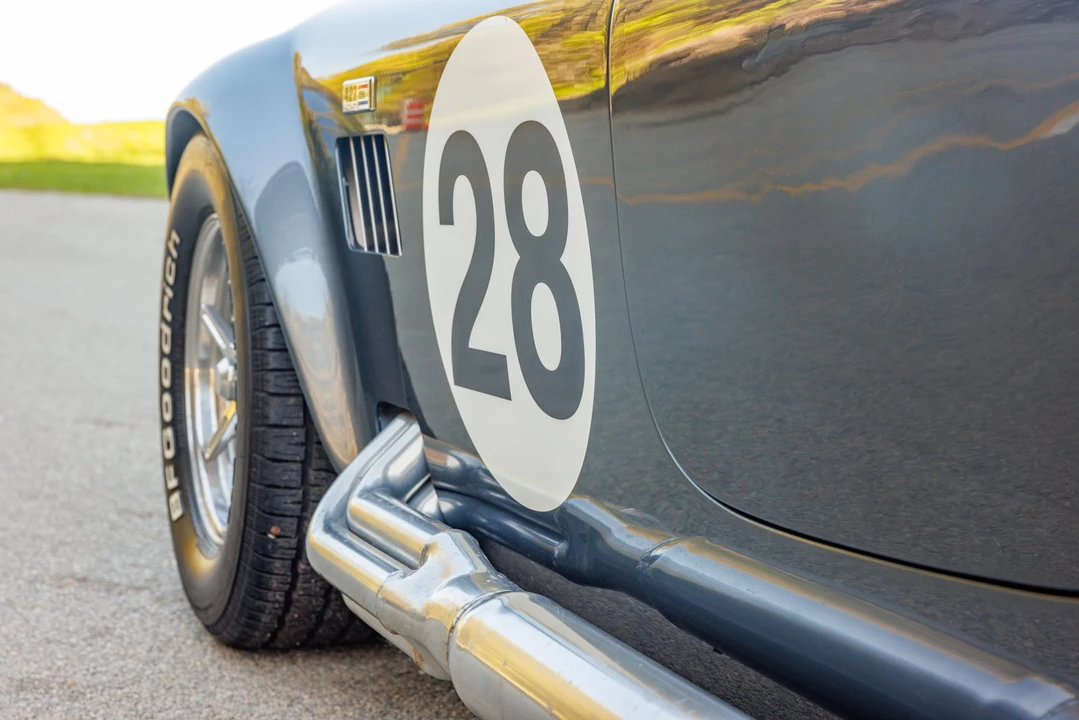 Shelby Cobra Replica - Image 25 of 31