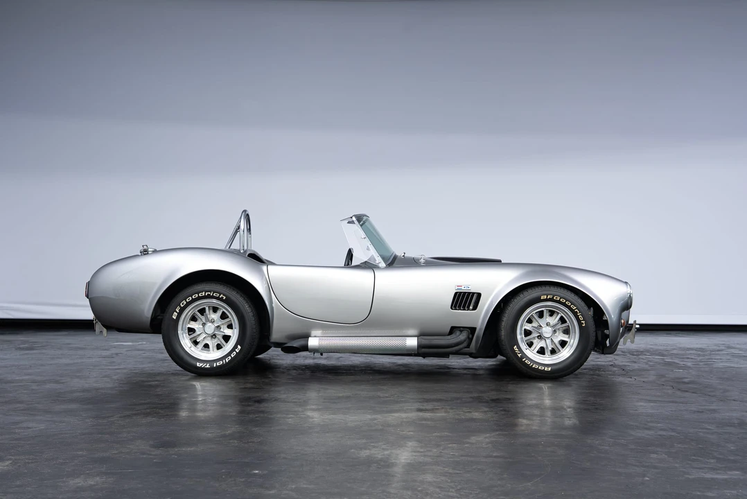Shelby Cobra Replica - Image 7 of 31
