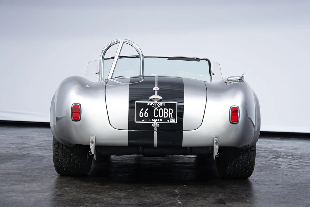 Shelby Cobra Replica - Image 8 of 31