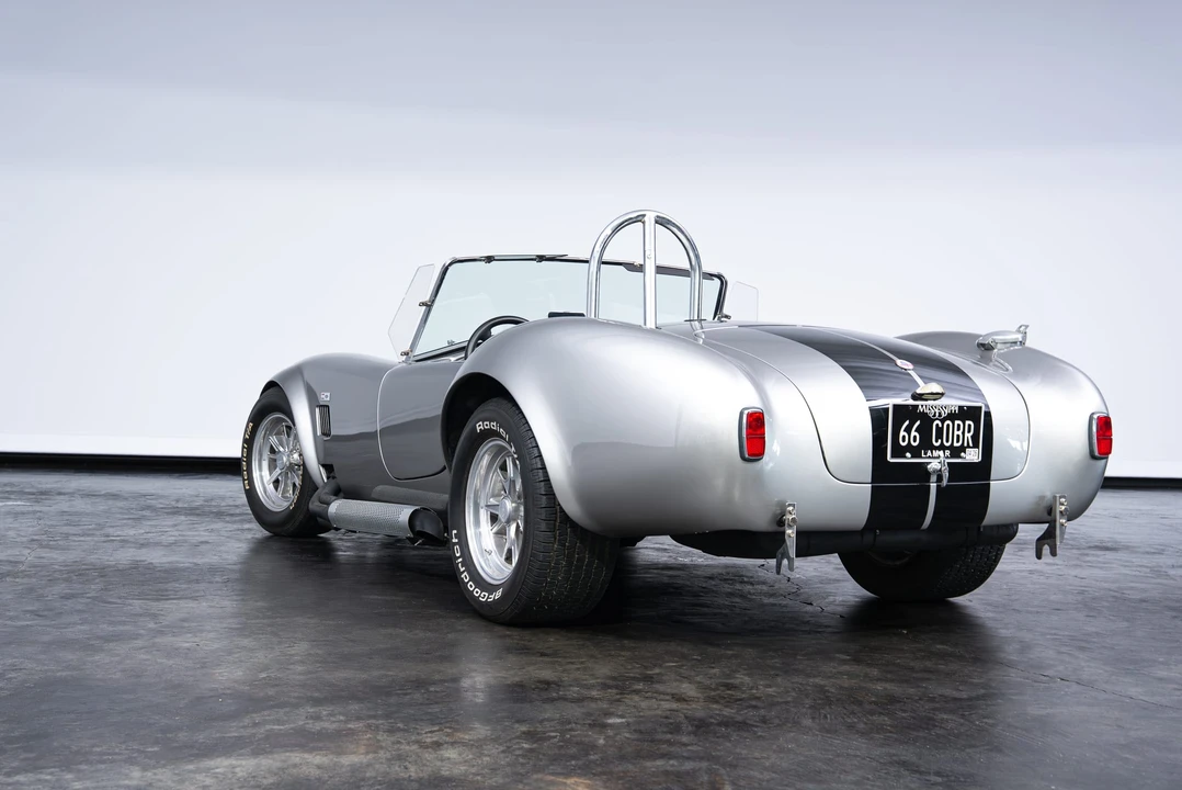 Shelby Cobra Replica - Image 9 of 31
