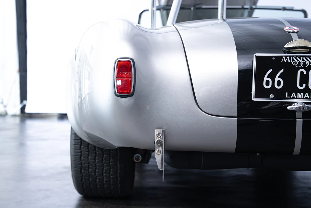 Shelby Cobra Replica - Image 18 of 31