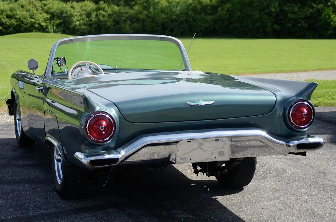 Ford Thunderbird 1st Gen - Image 12 of 31