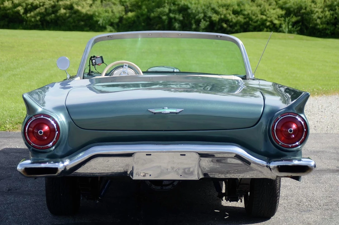 Ford Thunderbird 1st Gen - Image 10 of 31