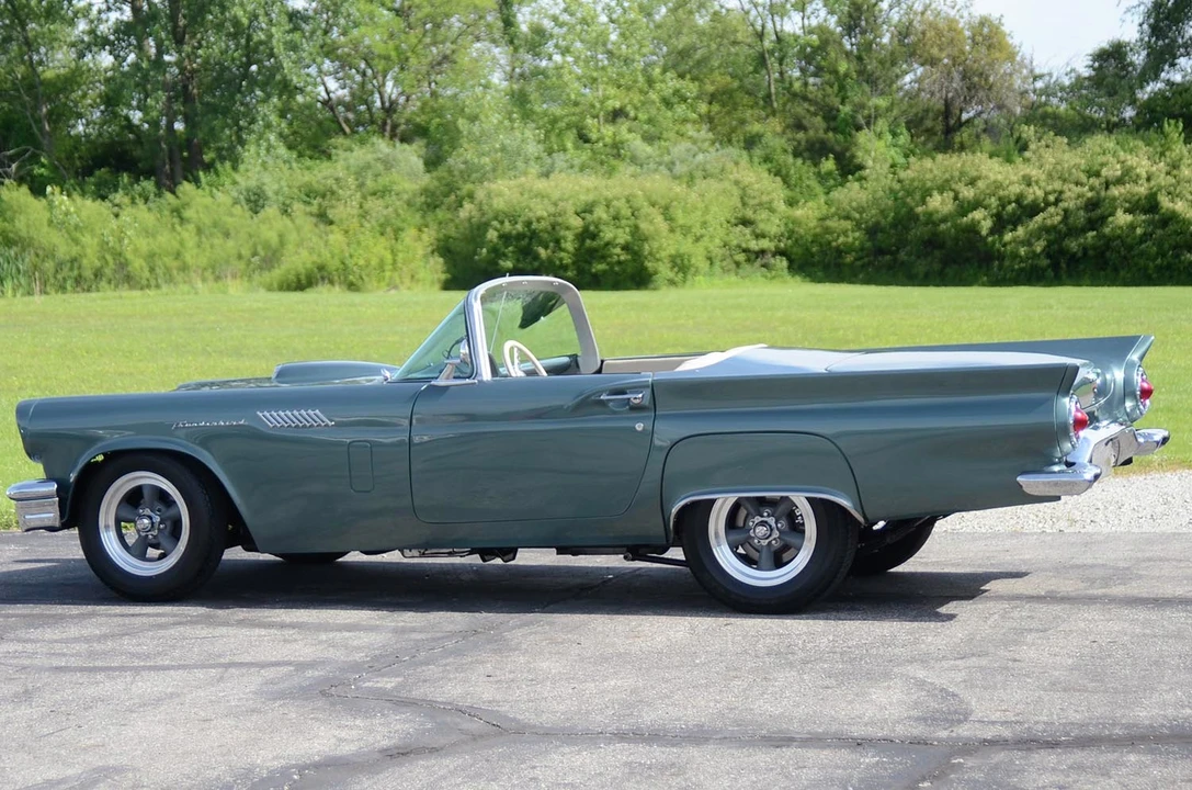 Ford Thunderbird 1st Gen - Image 13 of 31