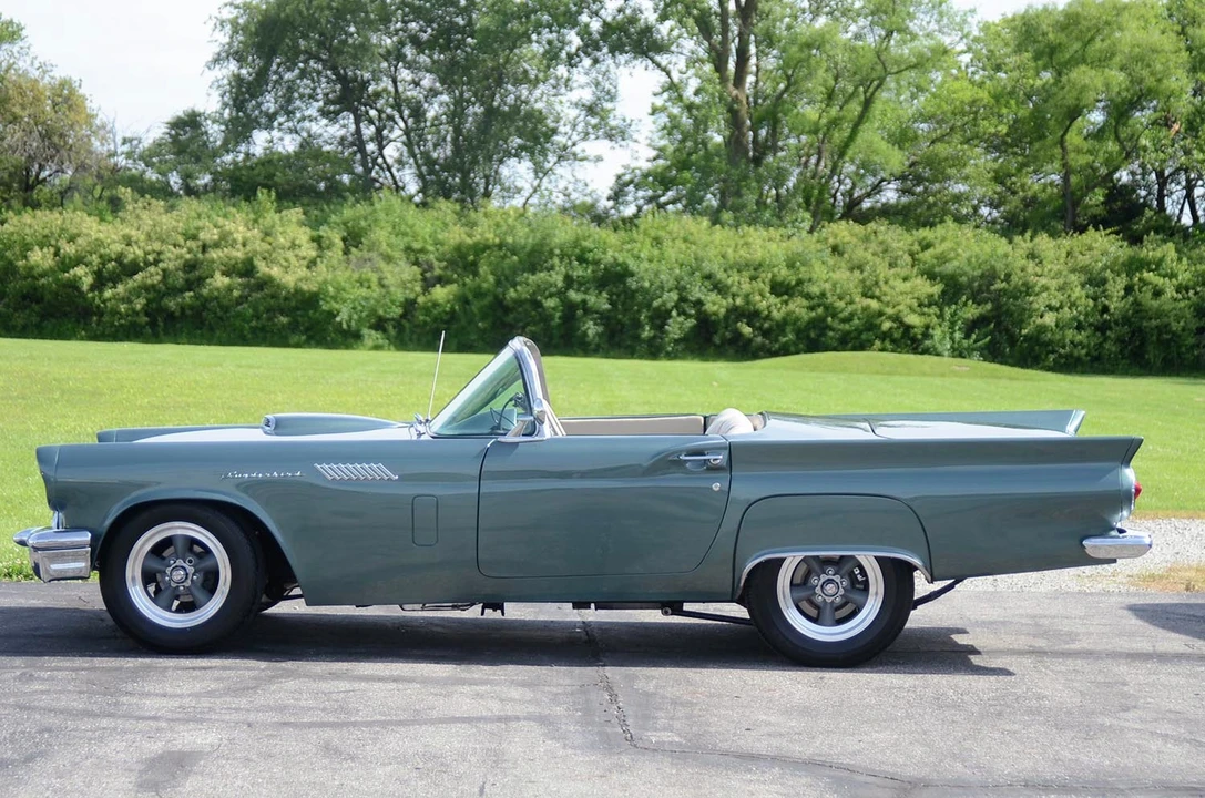 Ford Thunderbird 1st Gen - Image 14 of 31