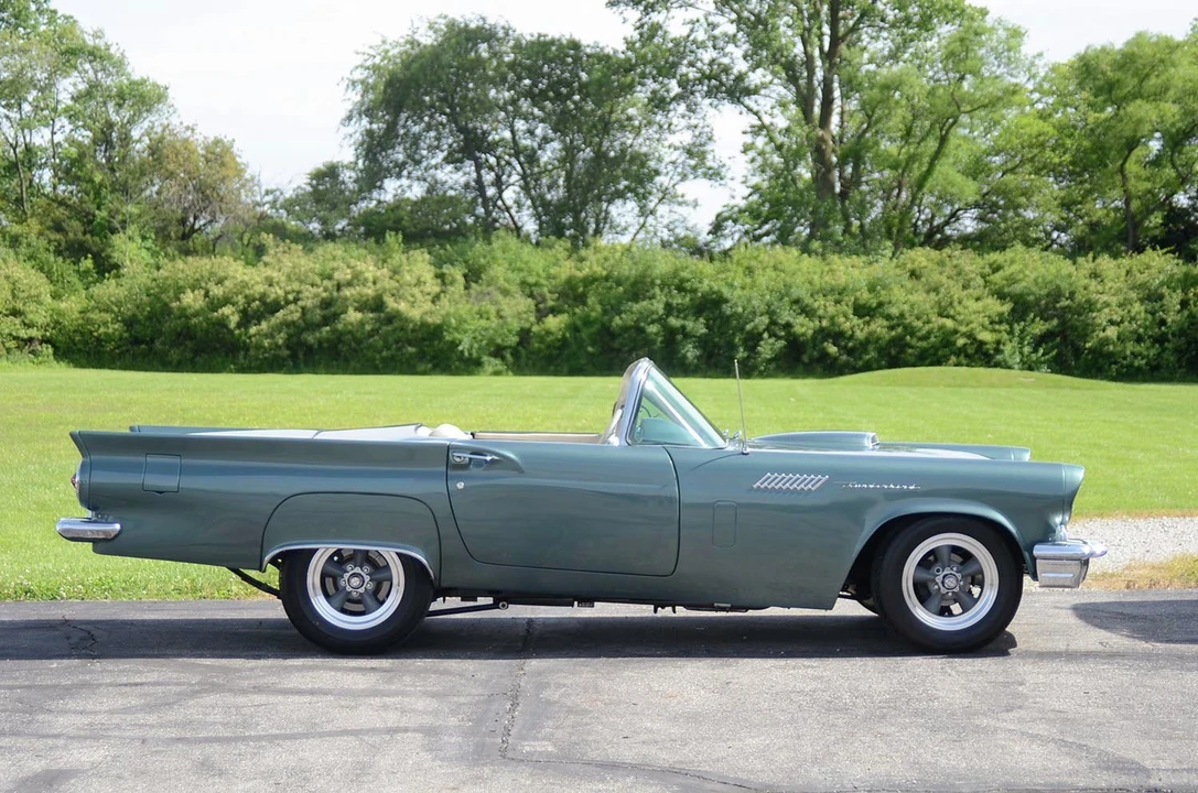 Ford Thunderbird 1st Gen - Image 7 of 31