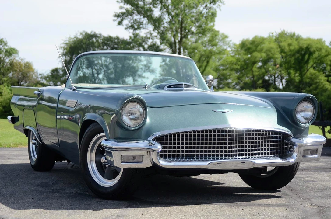 Ford Thunderbird 1st Gen - Image 4 of 31