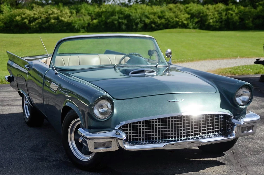 Ford Thunderbird 1st Gen - Image 2 of 31