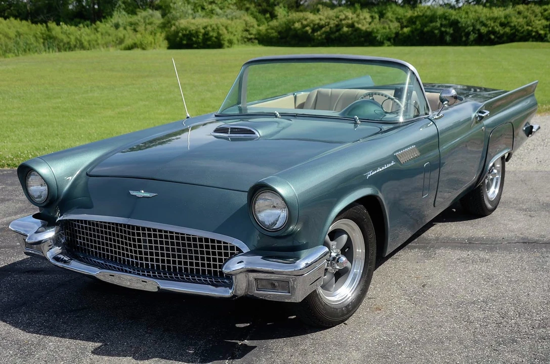 Ford Thunderbird 1st Gen - Image 15 of 31