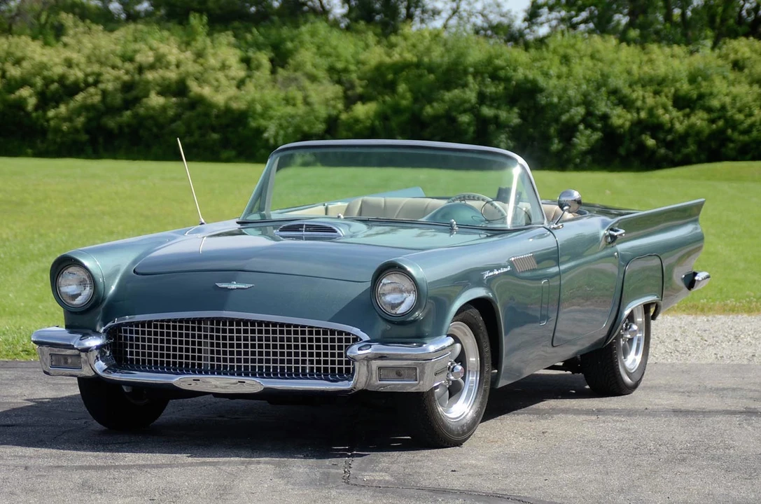 Ford Thunderbird 1st Gen - Image 16 of 31