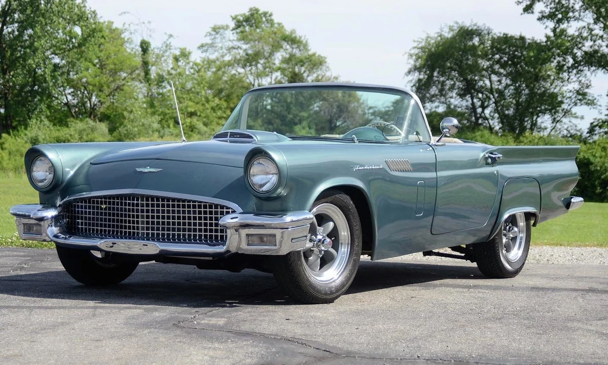 Ford Thunderbird 1st Gen - Image 17 of 31