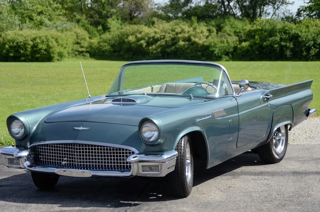 Ford Thunderbird 1st Gen - Image 19 of 31