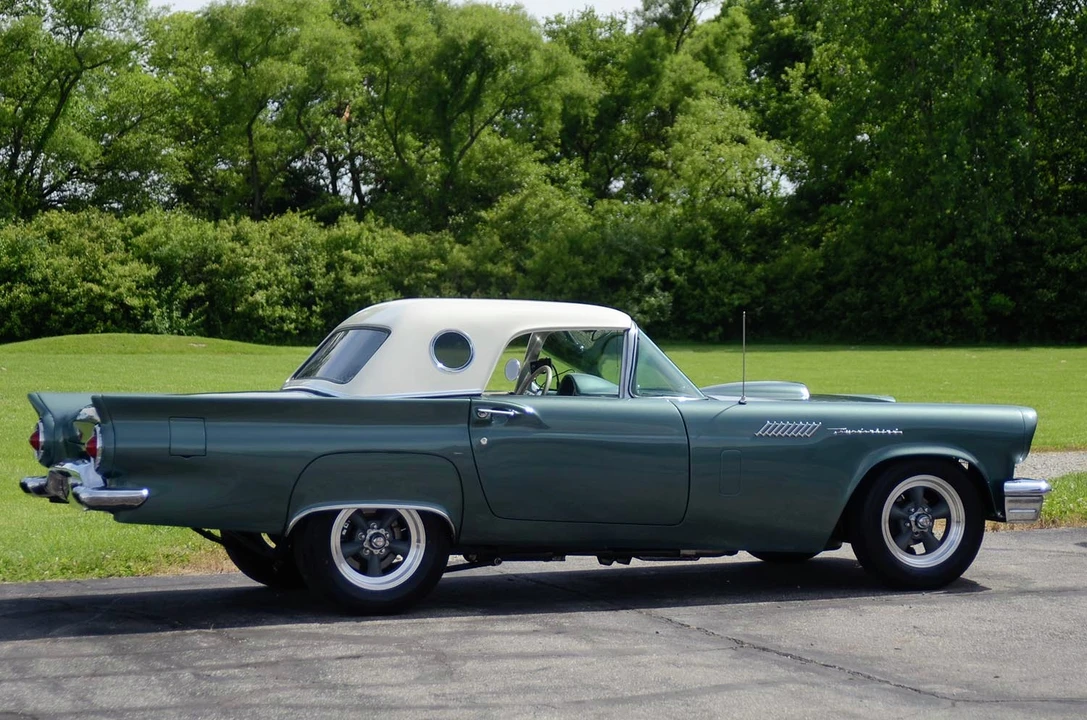 Ford Thunderbird 1st Gen - Image 30 of 31