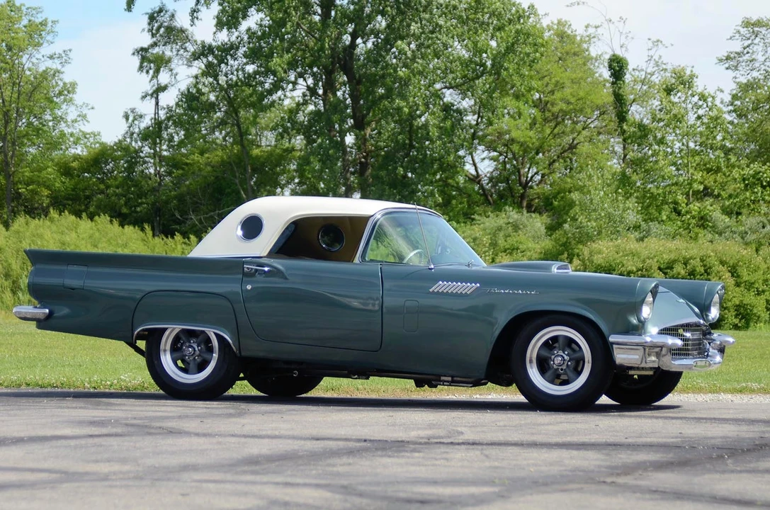 Ford Thunderbird 1st Gen - Image 27 of 31