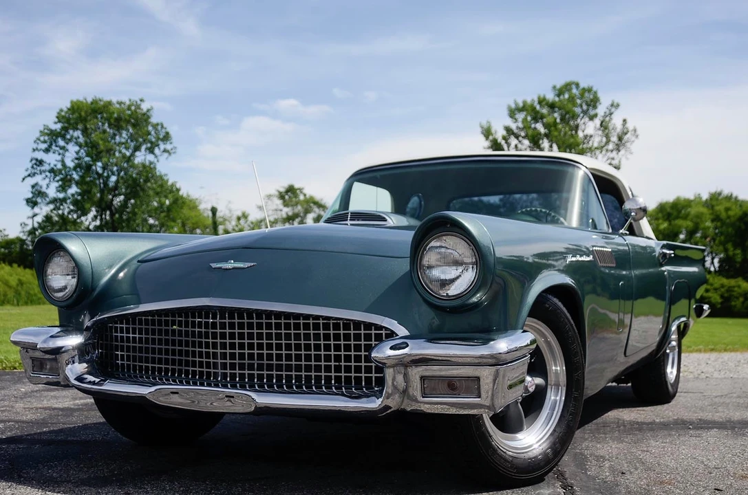 Ford Thunderbird 1st Gen - Image 22 of 31