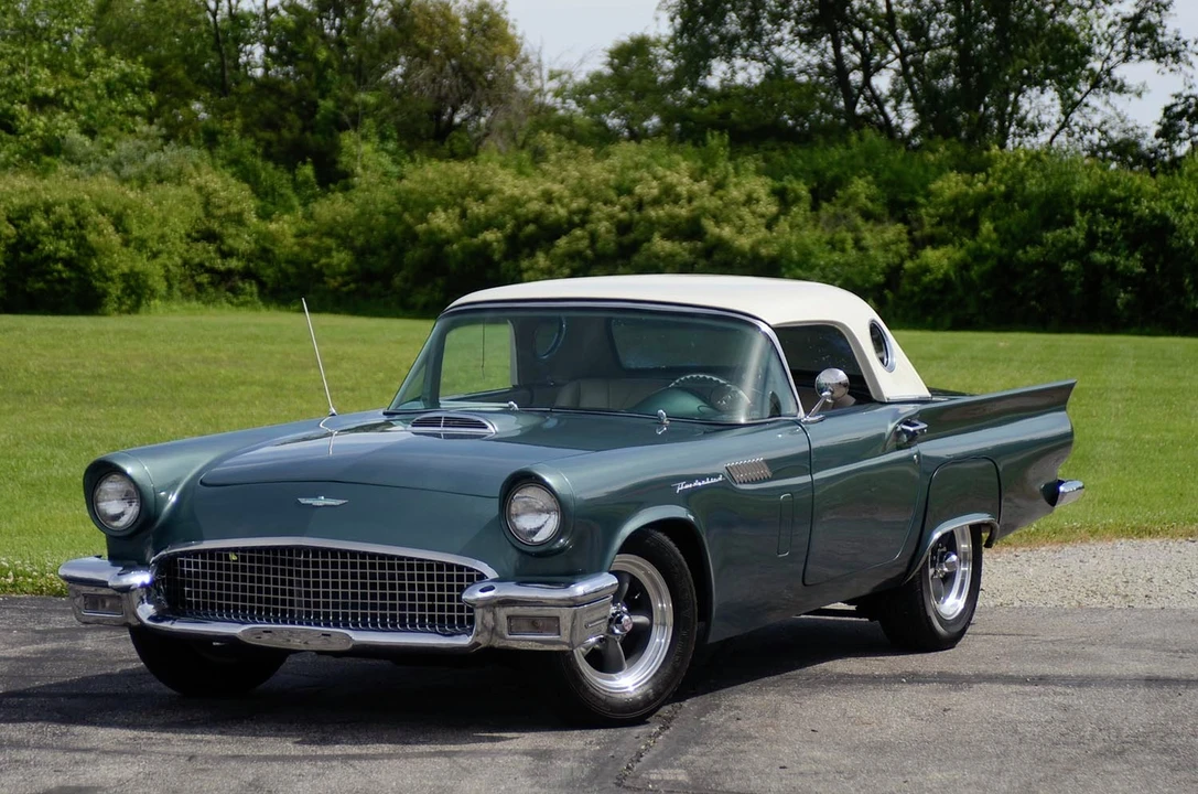 Ford Thunderbird 1st Gen - Image 20 of 31