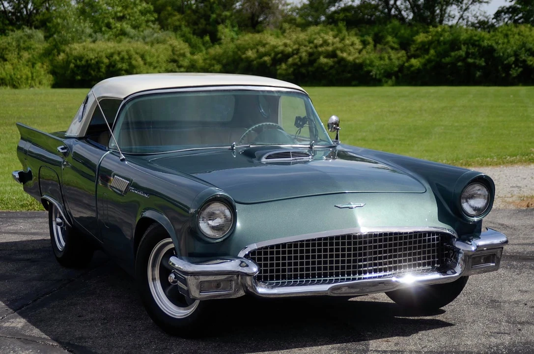 Ford Thunderbird 1st Gen - Image 26 of 31