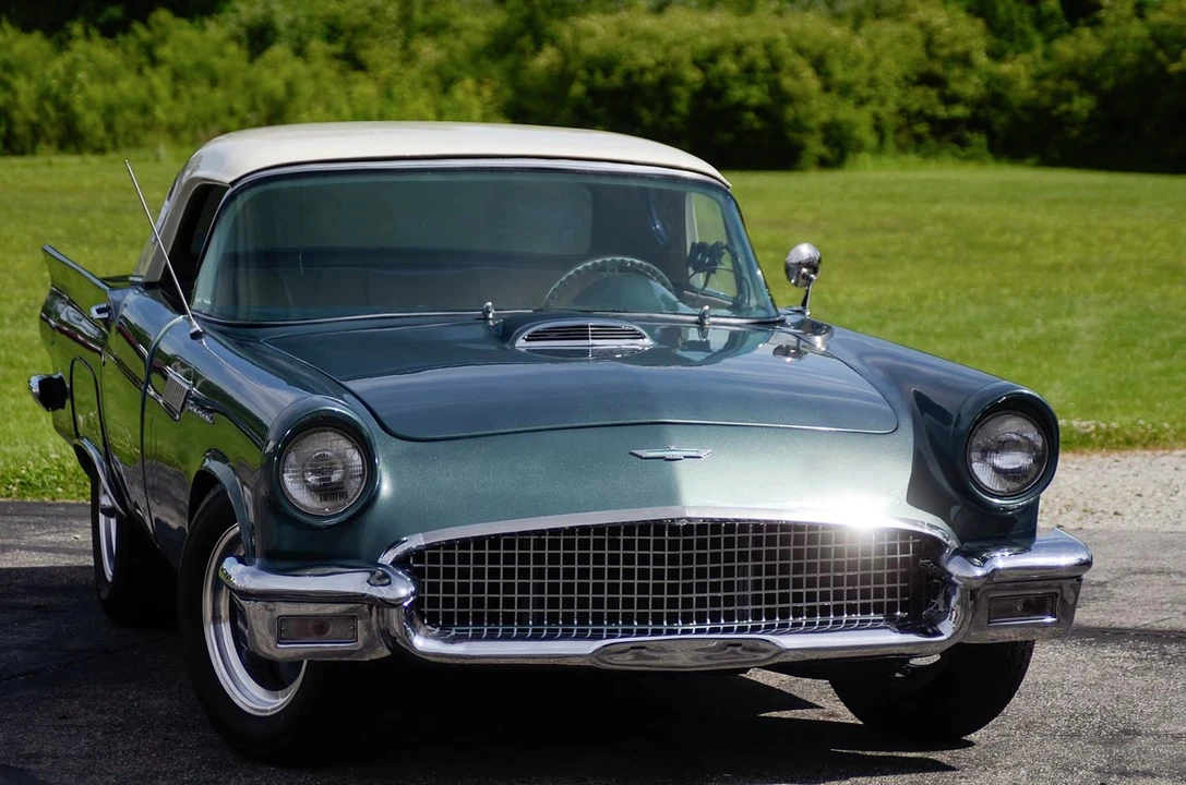 Ford Thunderbird 1st Gen - Image 23 of 31