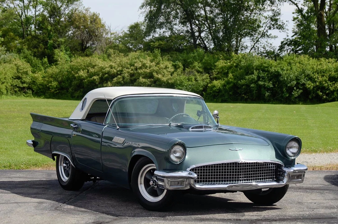 Ford Thunderbird 1st Gen - Image 24 of 31