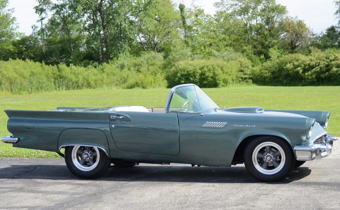 Ford Thunderbird 1st Gen - Image 5 of 31