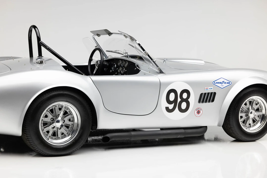 Shelby Cobra Replica - Image 23 of 31
