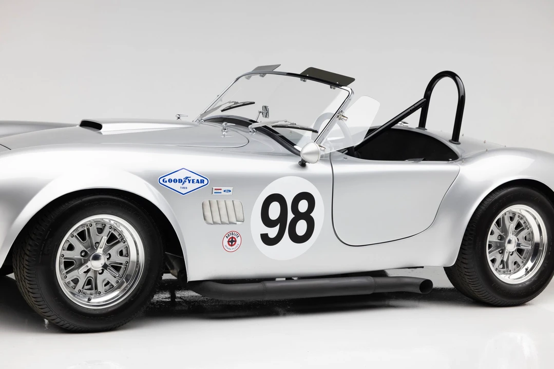 Shelby Cobra Replica - Image 21 of 31