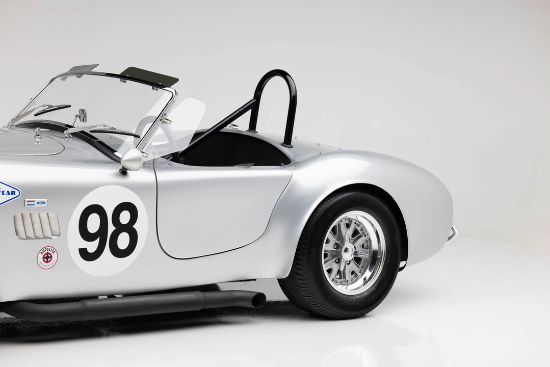Shelby Cobra Replica - Image 22 of 31