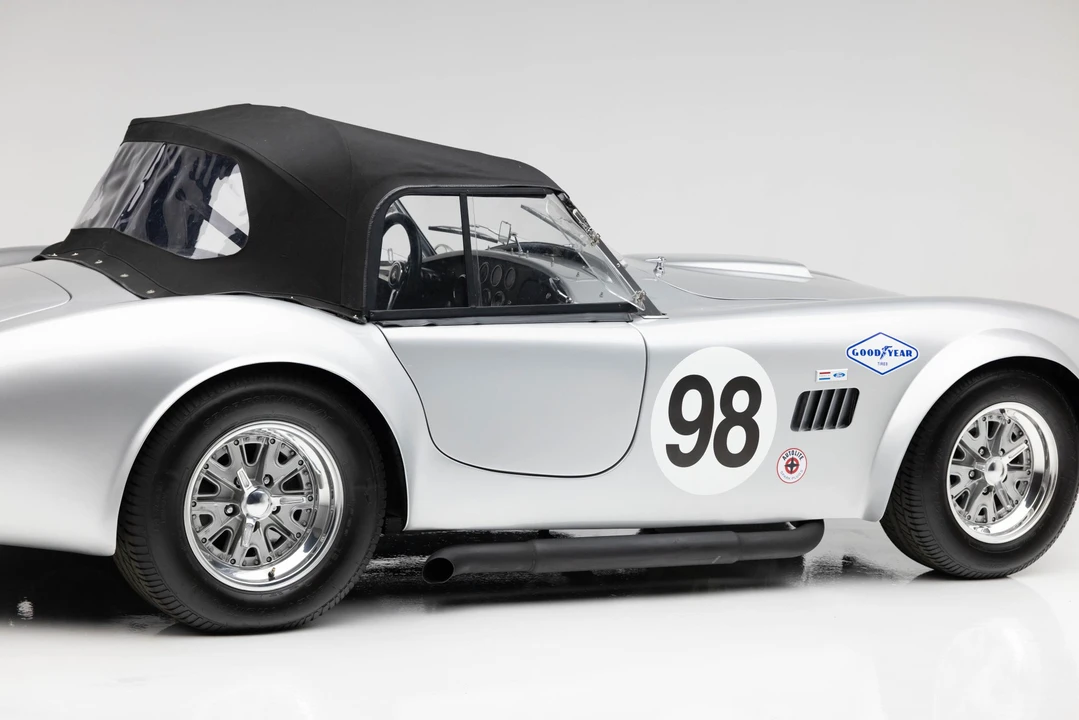 Shelby Cobra Replica - Image 20 of 31
