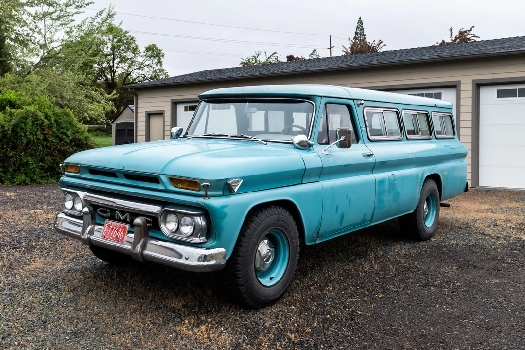 1965 GMC Suburban 5th Gen - Image 2 of 31