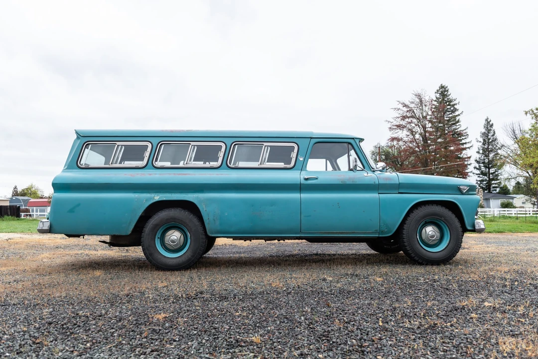 1965 GMC Suburban 5th Gen - Image 7 of 31