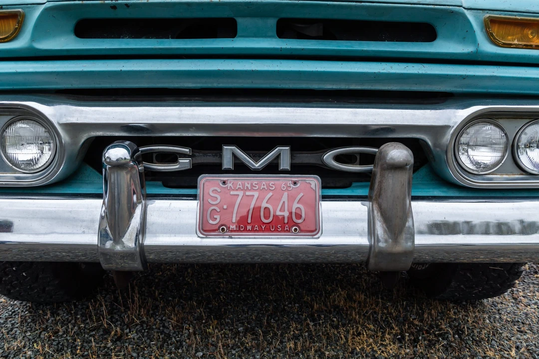 1965 GMC Suburban 5th Gen - Image 16 of 31