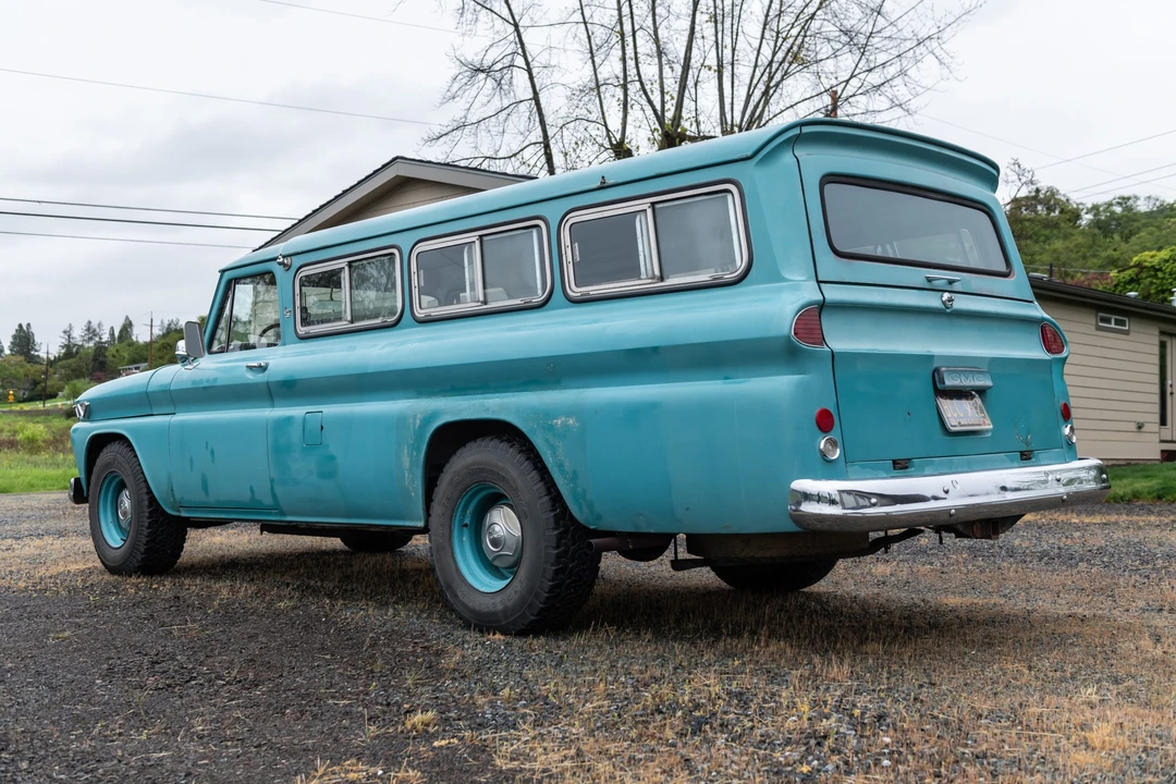 1965 GMC Suburban 5th Gen - Image 11 of 31