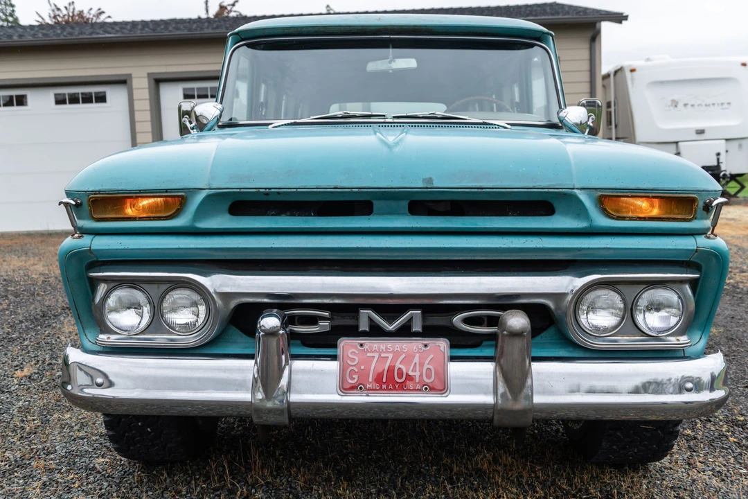 1965 GMC Suburban 5th Gen - Image 5 of 31
