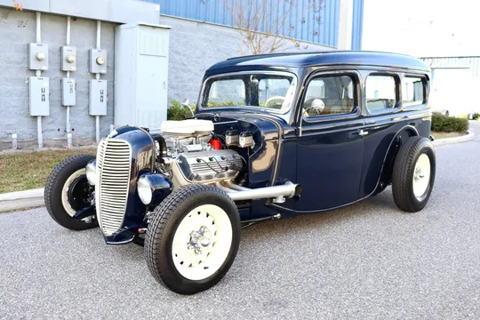 1935 Ford Custom Panel-Style Hot Rod