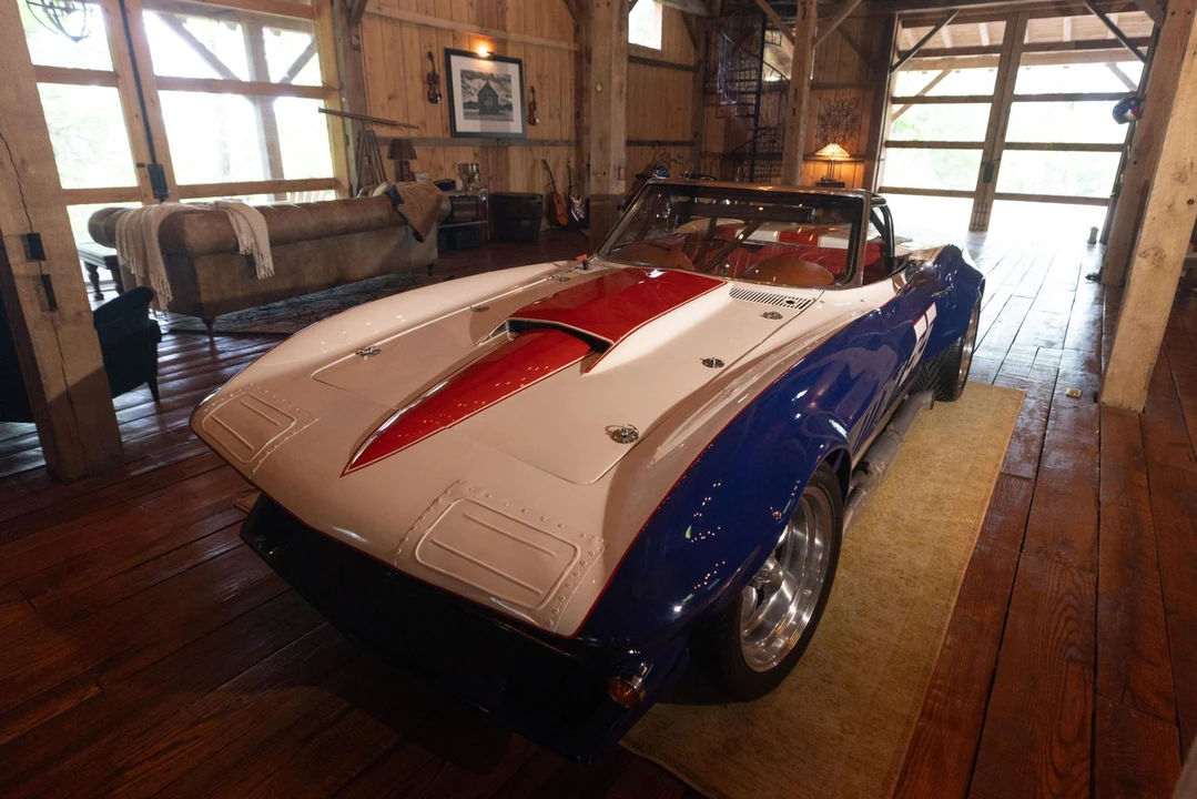 1965 Chevrolet Corvette C2 - Image 3 of 31